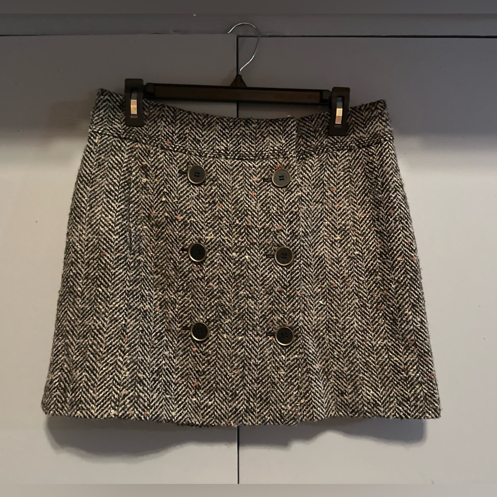 LOFT Black and White Herringbone Mini Skirt With Elegant Buttons (Size 6)